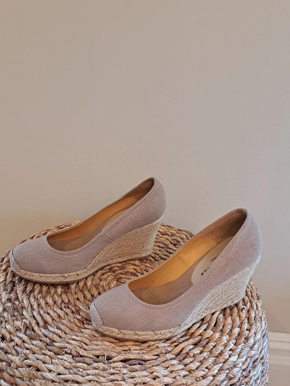 Bettye Muller Womens Tan Canvas Summer/Preppy Espadrille Wedge Sandals 37/6.5